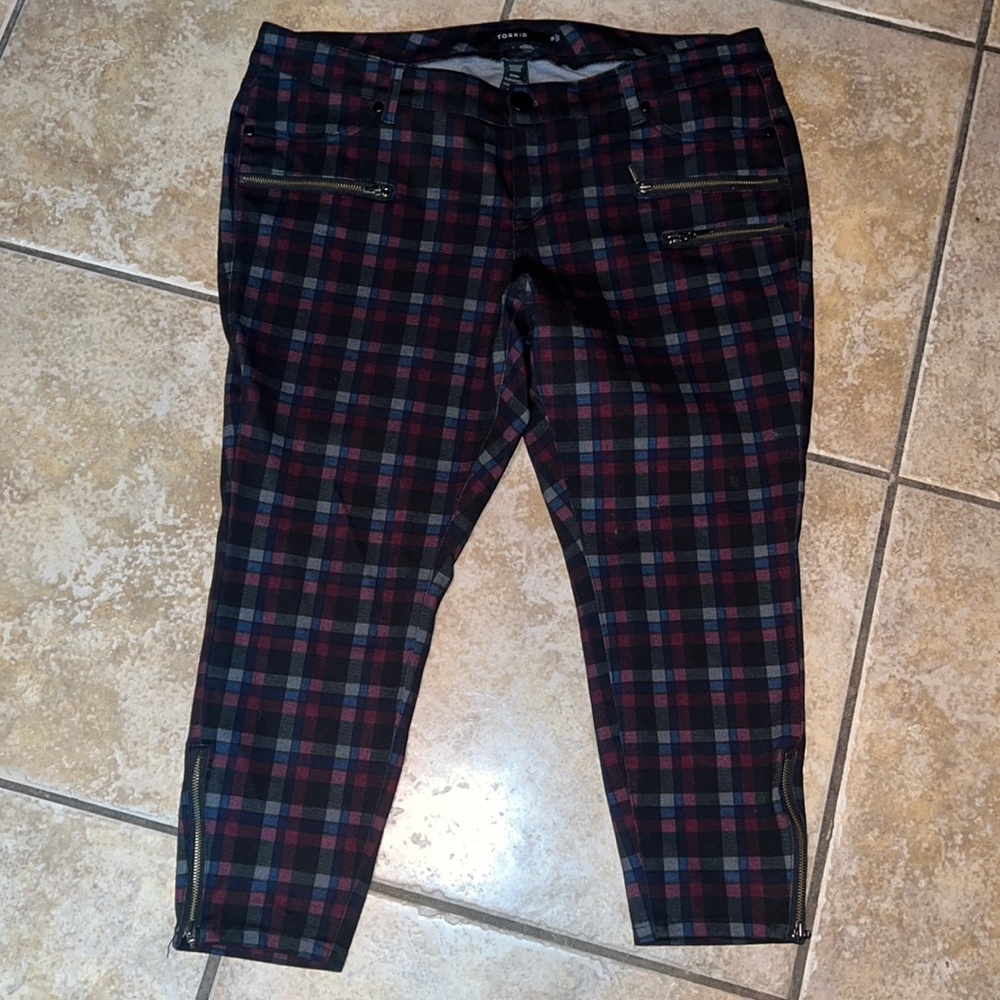 Torrid Checkered Capris - Black and Red